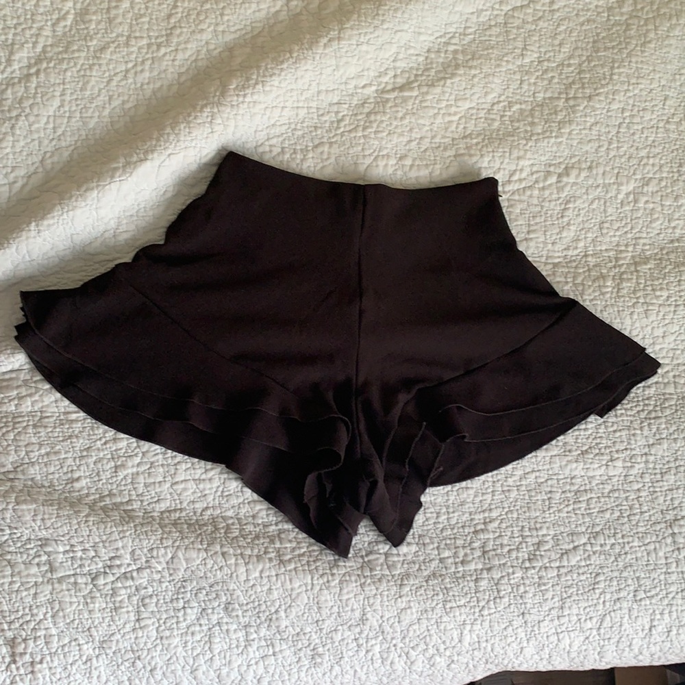NatyGal ruffle short